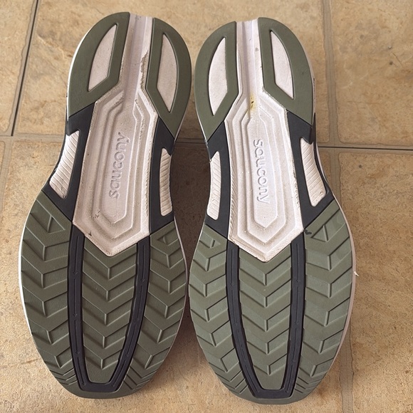 Men Saucony running shoes - Picture 3 of 5